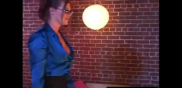  Mature stripper gets fuck by bouncer backstage